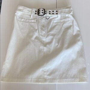 Larry Levine White Mini Skirt with Belt